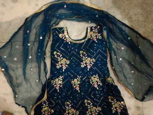 Shara With Three Piece Set