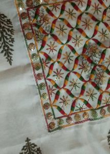 Xxl White Paisley embroidered Neck Printed Kurti