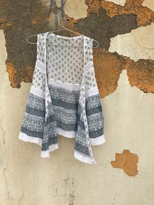 White Sleeveless Shrug