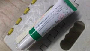 AXIS-Y Dark spot correcting glow serum