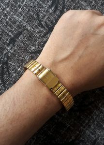VINTAGE GOLD WATCH