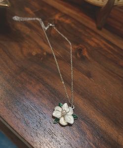 Aesthetic White Flower Necklace