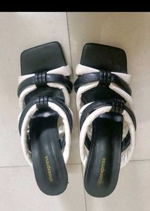 Beautiful White 🤍 Black 🖤 Sendel