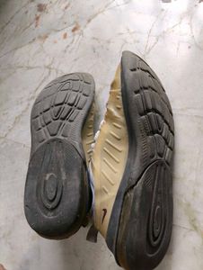 Nike Air Max Axis Shoes