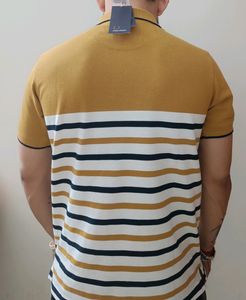 M size collar tshirt