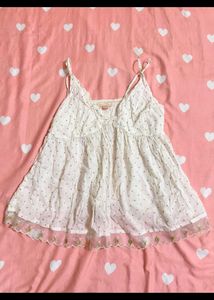 Traditional Elegant Sleeveless White Top