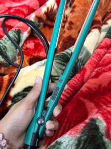 VEGA Hair Straightener