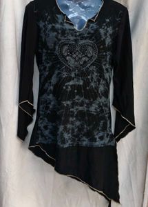 502610. Heart Graphic Long Sleeve Top