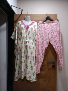 🌺Floral Cotton Kaftan With Mirror Work🌺