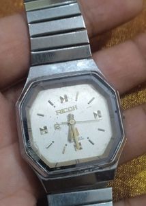 Freebies 🥳🥳Combo 4 Vintage Watches