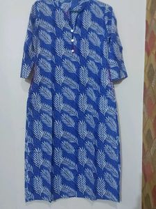Blue Printed Cotton Kurta With Side Pockets.