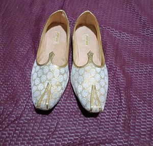 Elegant Ethnic Juttis