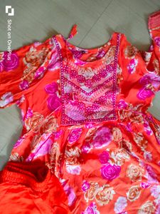 Women Naira Cut Kurti With Pant Set
