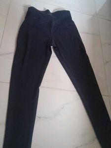 Stretchable Gym Tights Clovia Small Size