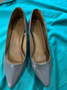 Uniquest Pointed Toe Pump