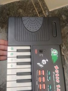 Electronic Keyboard With 37 Keys