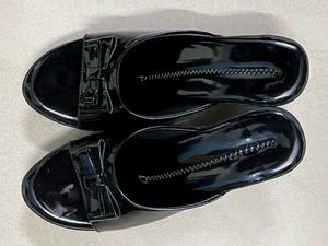 👠Stylish Black Slip-on Heels With Cute Bow Design