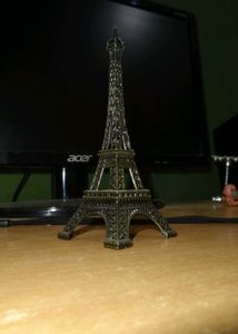 Eiffel tower showpiece