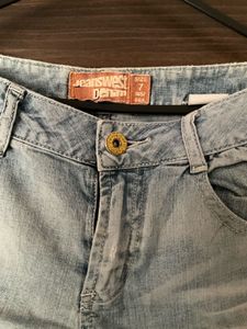 Distressed Denim Capri Jeans 👖☀️