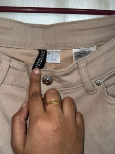 H&amp;M Beige Cropped Pants