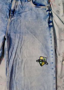 Light Wash Graphic Jeans