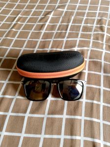 Stylish Black &amp; Gold Sunglasses