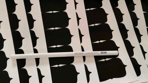 Glun Black Stickers With White Pencil