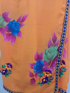 Floral Print Saree With Unstiched Blouse Piece