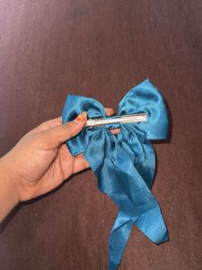 🎀Teal/Blue Satin  Sparklyy Hair Bow🎀