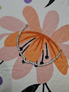 Sleek Simple Neckpiece 🩷🤍