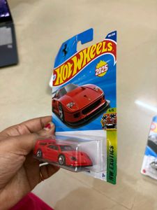 Hot Wheels: Ferrari F40 &amp; &#39;66 Buick Riviera