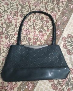 Go To Sling Bag In Black Colour