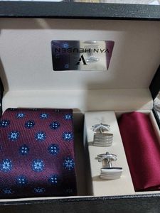 Van Heusen Tie, Cufflinks & Pocket Square Set