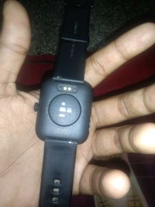 Noise Pulse 2 Max smartwatch.