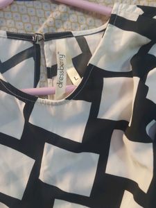 Dressberry Geometric Print Blouse