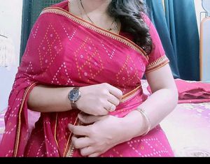 Elegant Pink Bandhani Saree