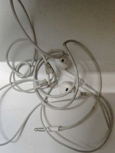 Set Of 4 Earphones With Free Unused Ear Tips