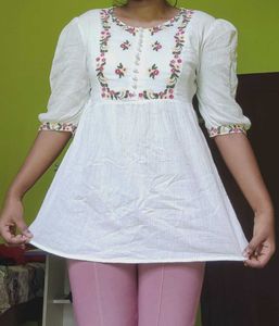 Elegant Floral Embroidered Tunic Top – Bust 40” |