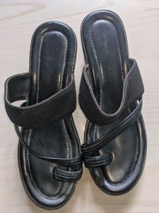 Women Sandals Khadims