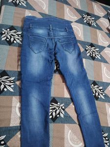 Stylish Blue Denim Capri