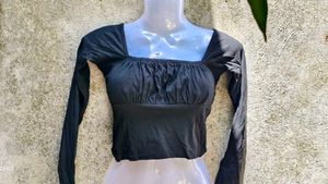 BLACK CROP TOP