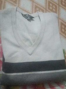 Men’s Sleeveless V-Neck Sweater – Grey & White