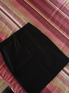 Simple corton formal black skirt