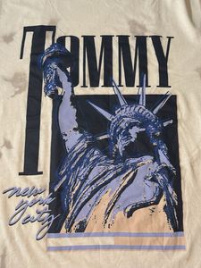 Tommy Hilfiger Graphic Tee … it’s brand new
