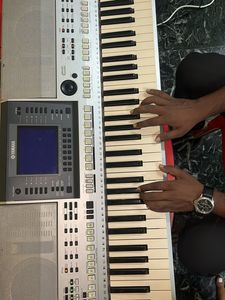 YAMAHA KEYBOARD