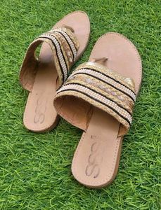 Flat Chappal