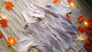 Combo W&amp;B Korean Top On Salee 😻