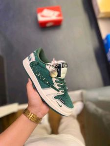 *AIR JORDANS RETRO 1 REVERSE *