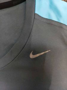 sports dryfit tshirt nike