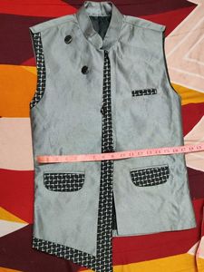 Sleeveless Ethnic Jacket